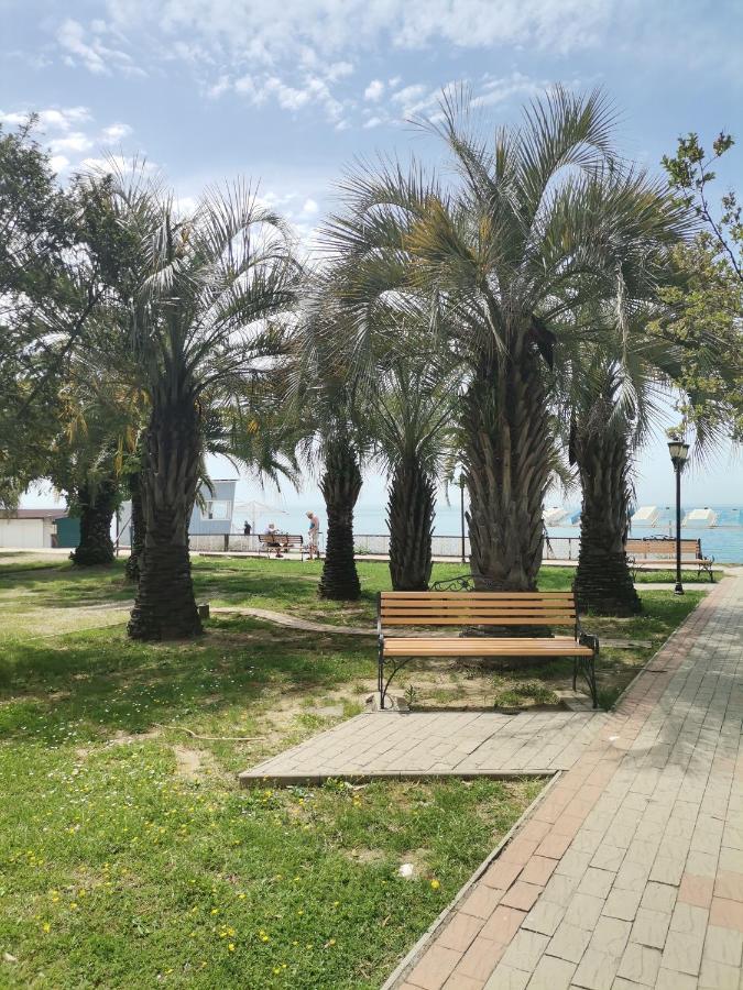Гостевой Дом В Гаграх"Море Солнца" Gagra Exteriör bild