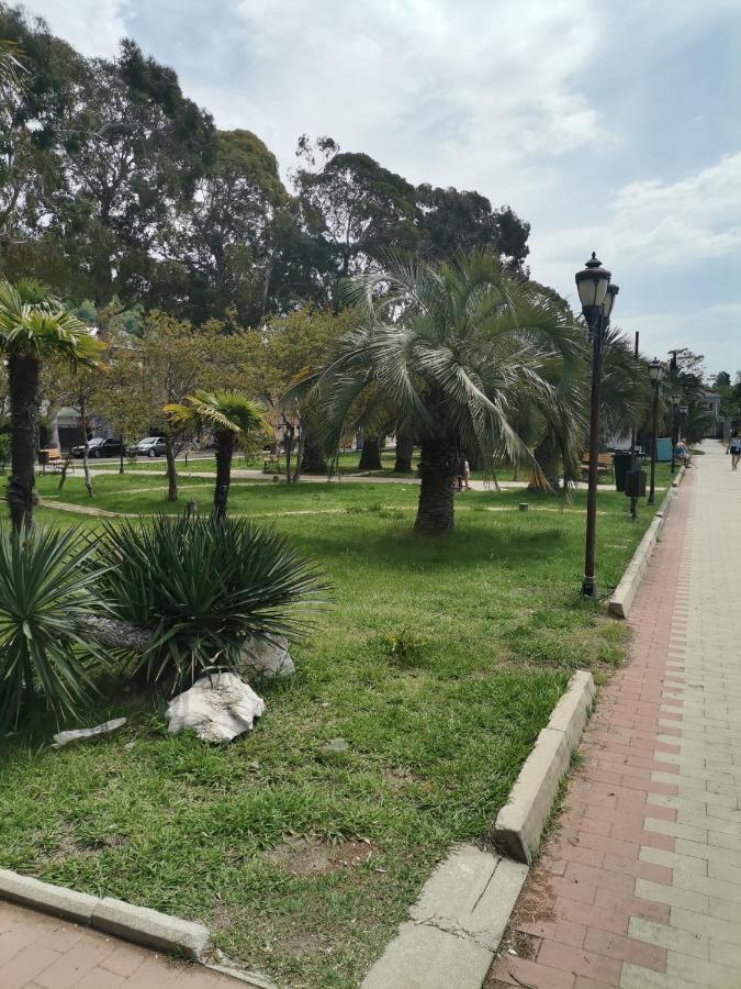 Гостевой Дом В Гаграх"Море Солнца" Gagra Exteriör bild
